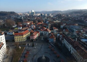 Od posljedica korone preminuo dvadesetogodišnjak iz Tuzle