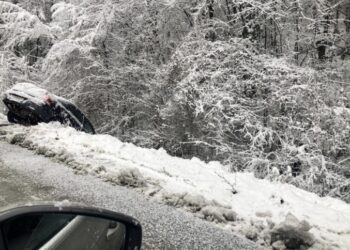 Sletjelo auto sa puta kod Nove Varoši