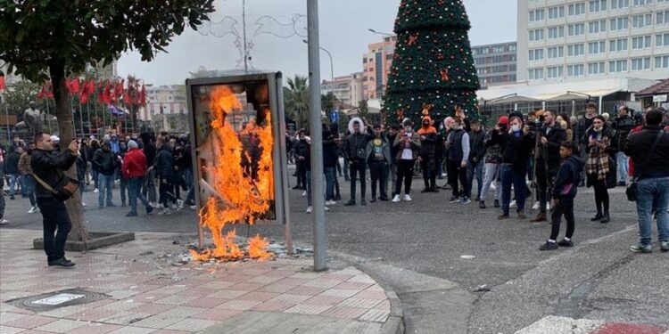 Albanija: Nasilni protest u Skadru, reagovao premijer Rama