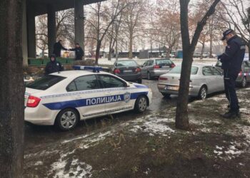 Beograd: Lažni policajci upali u stan, vezali vlasnika i sestru i oteli 100.000 eura