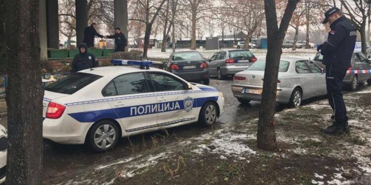 Beograd: Lažni policajci upali u stan, vezali vlasnika i sestru i oteli 100.000 eura