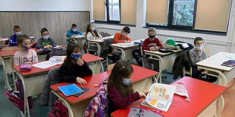 Đaci od petka na zimskom raspustu