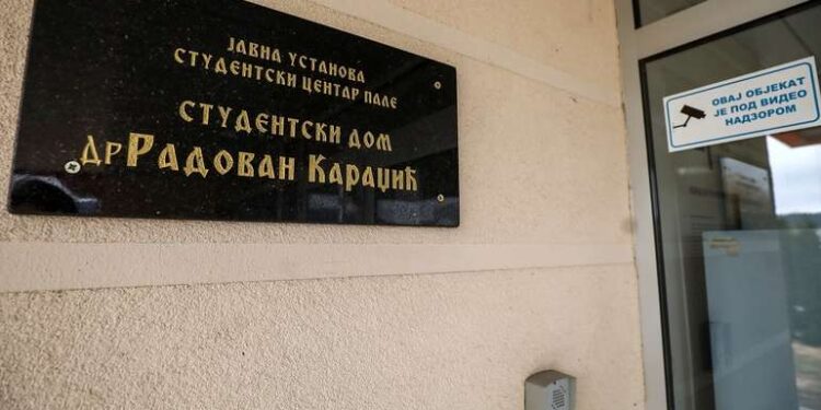 Skinuta ploča: Spašava li Karadžićeva kćerka Milorada Dodika?