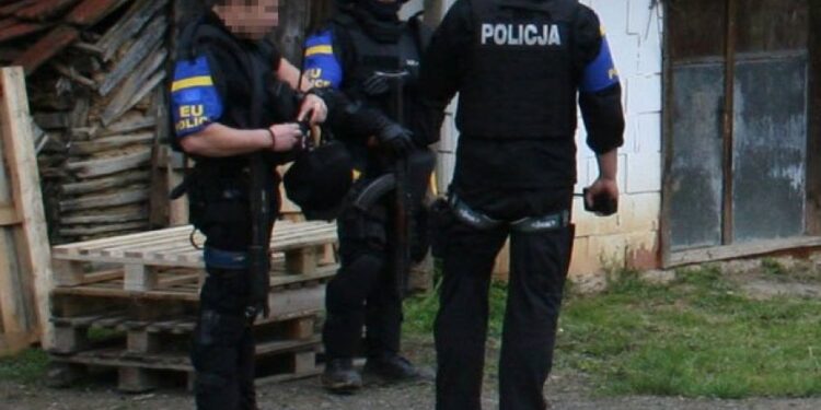 Došli iz Švajcarske za praznike a onda tragedija: Ubio ženu i dva sina pa presudio sebi