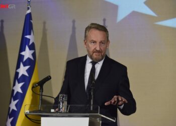 HDZ ima naivno ubjeđenje da se stvari mogu riješiti bez ustavnih promjena; neću ništa mimo Komšića