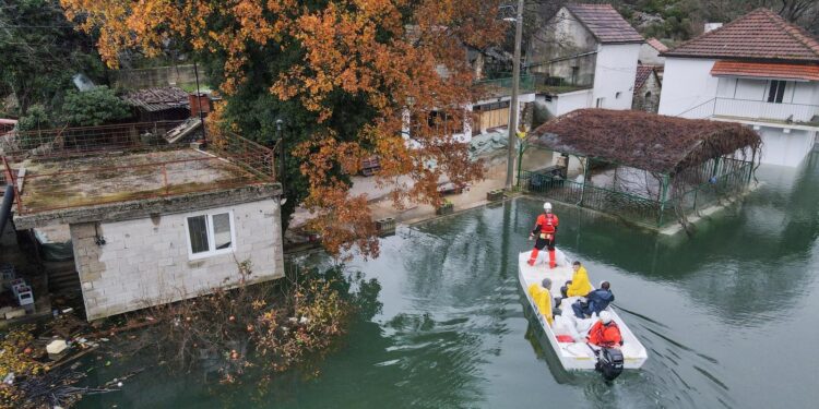 Hrvatska se bori sa poplavama, problemi u Istri, Omišu, Dubrovniku