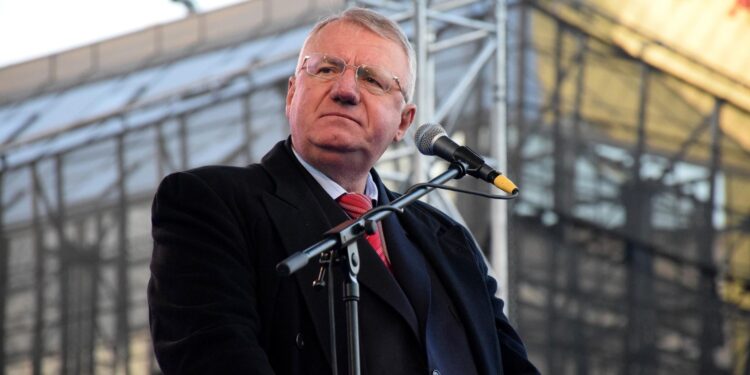 Šešelj: Crnogorska Vlada je mućak, a pogotovo premijer