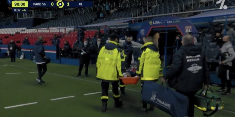 U SUZAMA Nejmar na nosilima iznijet sa terena