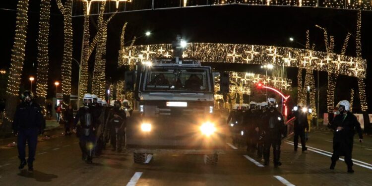 Pooštravaju se mjere u Albaniji, uvodi se policijski čas