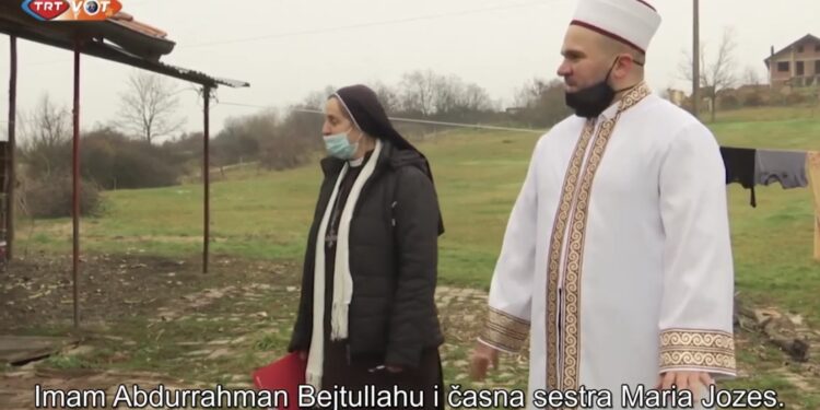 (VIDEO) Kosovo: Imam i časna sestra zajedno pomažu siromašnima