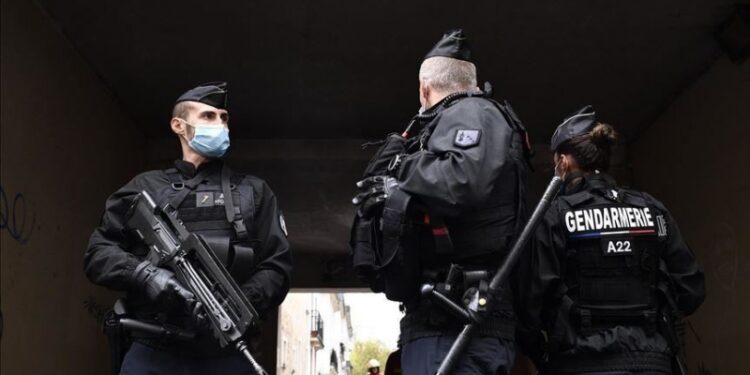 Francuska: U pucnjavi ubijena tri policajca, jedan ranjen