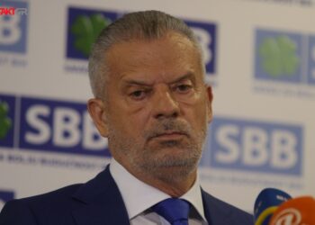 Neće da se pogleda u ogledalu: Dok mu se SBB gasi, a mediji raspadaju, Radončić “brine” o Izetbegoviću i SDA