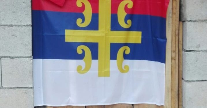 Crna Gora: Na vratima kuće članice DPS-a sa Cetinja zaheftana srpska zastava sa 4s