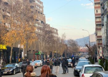 PUCNJAVA U NOVOM PAZARU! Ranjen muškarac, policija locirala muškarca koji je pucao! Akcija u centru grada! FOTO