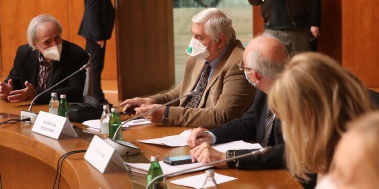 ZAVRŠENA SJEDNICA KRIZNOG ŠTABA: Bez novih ograničenja, evo do kada su na snazi postojeće mjere