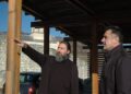 Biševac sa starješinom manastira Sopoćani nakon požara u blizini manastira