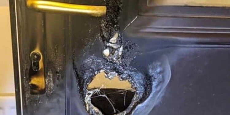 SVE SNIMLJENO: LOPOVI OSMISLILI NOVU ‘TEHNIKU’ ZA PROVALE