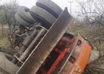Mladić jutros u Doboju “POBJEGAO GROBARU S LOPATE” Pogledajte nevjerovatan snimak nadzorne kamere!!!