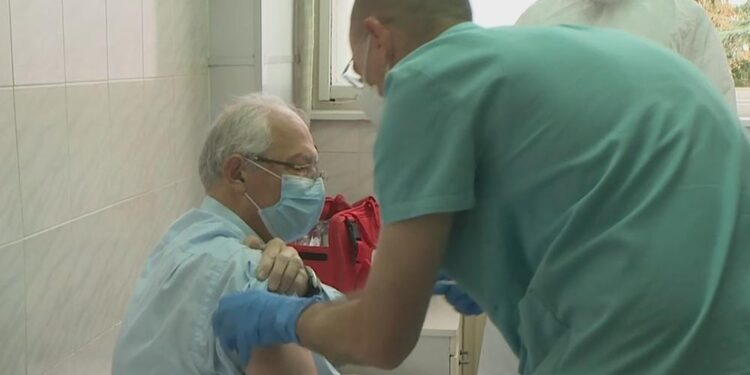 ČETIRI SATA POSLIJE FAJZERA: Dr Kon otkrio kako se osjeća poslije primanja vakcine