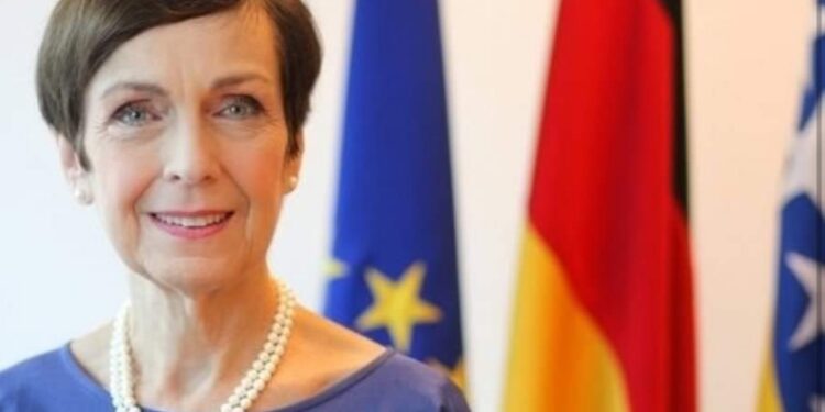 AMBASADORICA UEBBER SAOPŠTILA: “Inzko treba da ide, Berlin želi Schmidta”!