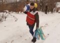 Konjic: Aktivista “Merhameta” kilometrima pješačio kroz snijeg kako dostavio pomoć porodici sa šestero djece