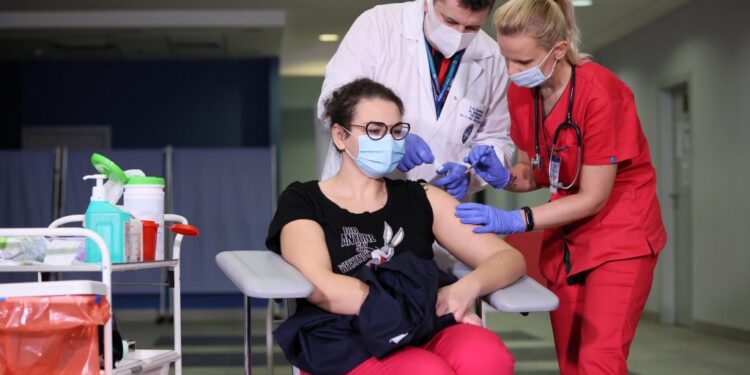 Više od 300 ljekara u Novom Pazaru i Tutinu želi vakcinu