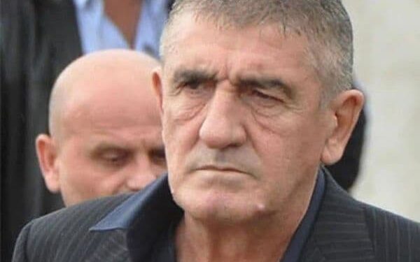 Priveden Brano Mićunović jer je krenuo na Cetinje da nalaže badnjak