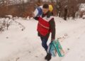 Aktivista Merhameta kilometrima pješačio kroz snijeg kako bi dostavio pomoć porodici sa šestero djece