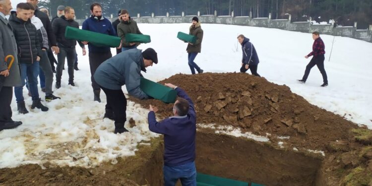 BERANE: POSMRTNI OSTACI PRONAĐENI NA LOKALITETU BENZINSKE STANICE PRENIJETI NA NOVO MUSLIMANSKO GROBLJE