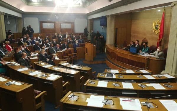 Ponovo usvojeni zakoni koje je Đukanović vratio Skupštini