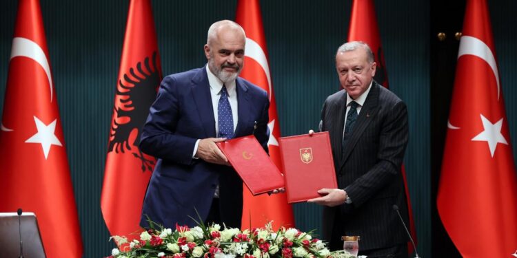 Erdogan: Planiramo povećati investicije u infrastrukturu i turizam u Albaniji