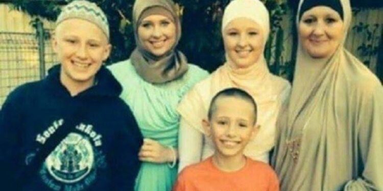 FAMILIJA IZ AUSTRALIJE PRIMILA ISLAM: OSJEĆAJ KOJI IMAŠ KADA PO PRVI PUT IZGOVORIŠ ŠEHADET JE KAO DA TE OBASJA SVJETLOST