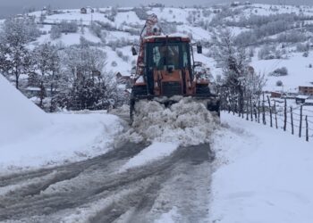 U TUTINU SE INTENZIVNO ČISTE KOLOVOZI