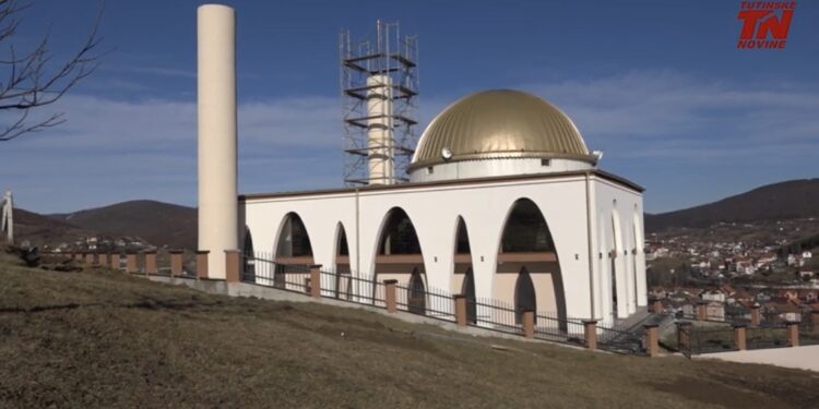 (VIDEO) U novoj džamiji u tutinskom naselju Lukavica klanjan prvi džuma namaz