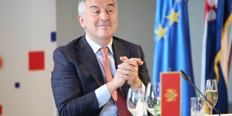Đukanović ostaje na čelu DPS-a