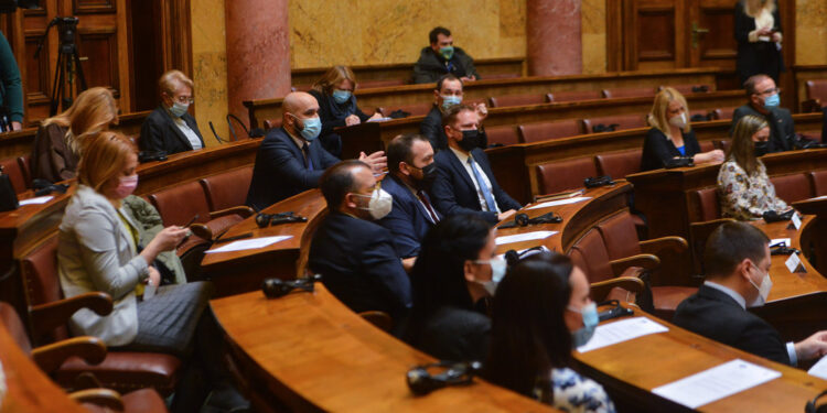 Skupština: Pitanja poslanika, glasanje, poslije ministri i premijerka; RATEL izdao 12.419, oduzeo 4.455 dozvola