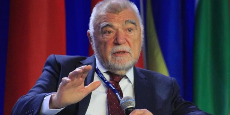 KRENULI NAPADI NA MESIĆA ZBOG PISMA BIDENU: “Zbog veleizdaje trebao bi pisati pisma u zatvorskim ćelijama!”