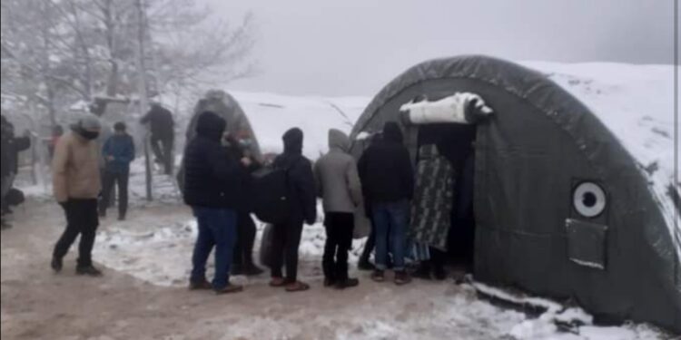 Zima pokazala zube! Migranti konačno smješteni u tople šatore!