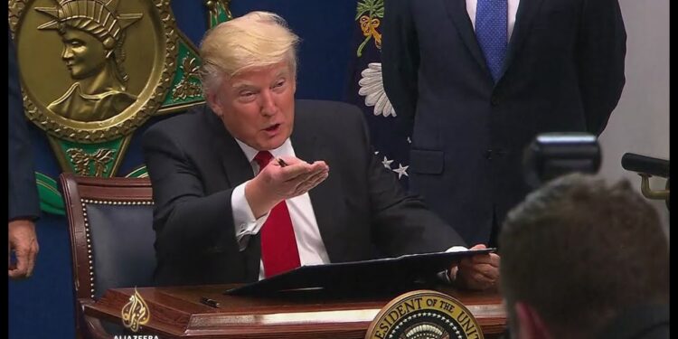(VIDEO) Trumpova ostavština: Ograničenje ulaska muslimana u SAD
