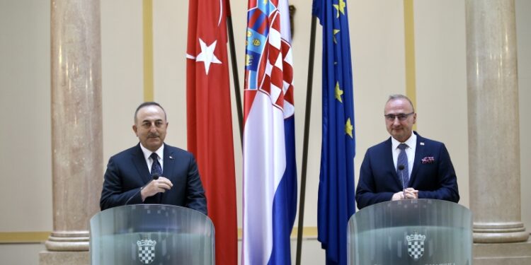 Cavusoglu najavio održavanje trilateralnog samita lidera Hrvatske, BiH i Turske