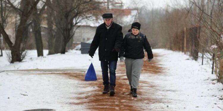 U ovom gradu umjesto soli na ulice posipaju kafu zbog snijega i leda (FOTO)