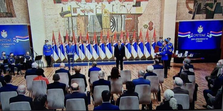 Sretenjskim ordenom iz Novog Pazara odlikovani dr Binela Mavrić i novinar Zoran Maksimović