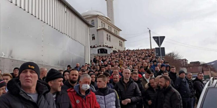 Novi Pazar / Klanjana dženaza Imranu Radetincu koji je život izgubio u saobraćajnoj nesreći