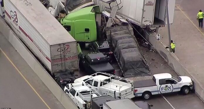 (VIDEO) U UDESU UČESTVOVALO VIŠE OD 100 AUTOMOBILA: POGLEDAJTE STRAVIČAN LANČANI SUDAR U TEKSASU U KOJEM JE POGINULO ŠEST OSOBA
