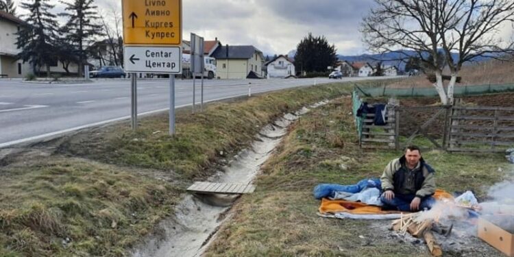 DOZLOGRDILO MU SPAVATI POD OTVORENIM NEBOM: DAJ BOLAN, RIJEŠITE MI NEŠTO