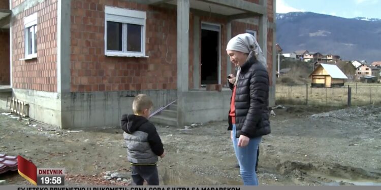 (VIDEO) Samohrana majka u Plavu uselila u novu kuću