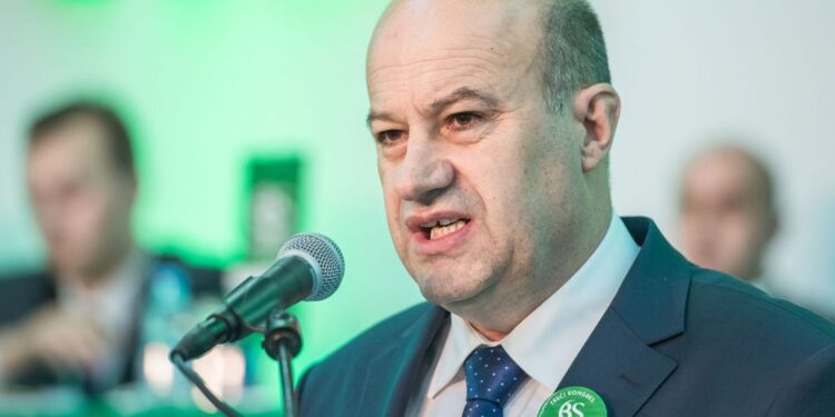 RAFET HUSOVIĆ SE POVLAČI IZ POLITIKE