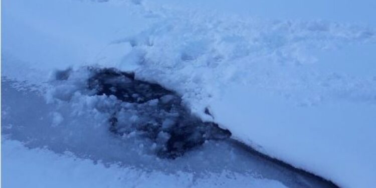 Crna Gora: Turisti šetali po ledu pa upali u Crno jezero