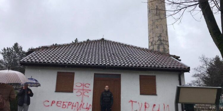 Poruke mržnje jutros i na džamiji u Nikšiću