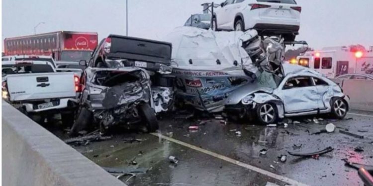 (VIDEO) Pet osoba poginulo u lančanom sudaru u kojem je učestvovalo 100 vozila